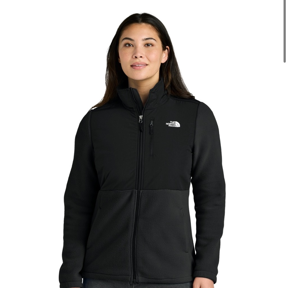 New with tags The North Face® Women’s Highest Peak Full-Zip Fleece Jacket small